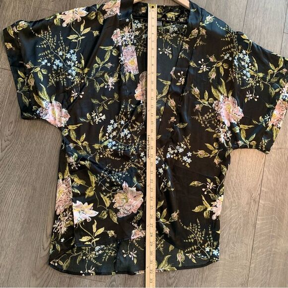 ACCESSORY STREET Short Kimono Women’s OS Black Pink White Floral Open Front. - Picture 10 of 11